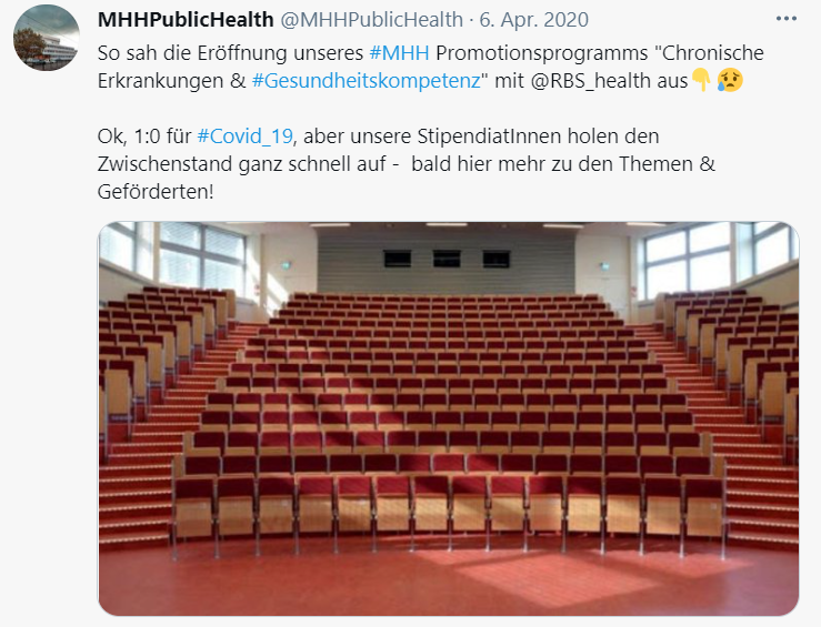 Ausschnitt aus Twitter mit dem leeren Hörsaal F der MHH als Illustration dafür, dass die Eröffnung des ChEG-Programms Corona-bedingt ohne Stipendiatinnen und Stipendiaten stattfinden musste