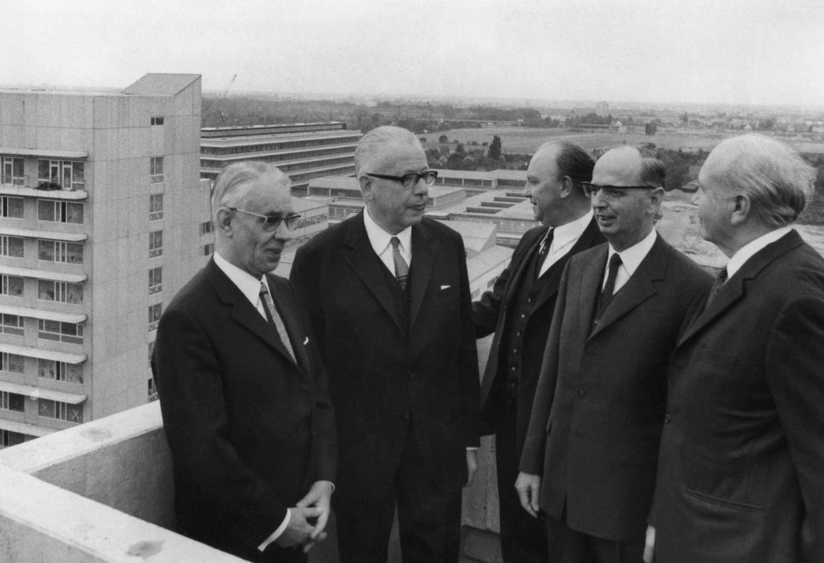 MHH, Gründung, Geschichte Minister of Culture Richard Langeheine 1969 with Federal President Gustav Heinemann, Egon Franke, Hans Stephan Stender and Wolfgang Frenzel (from left)