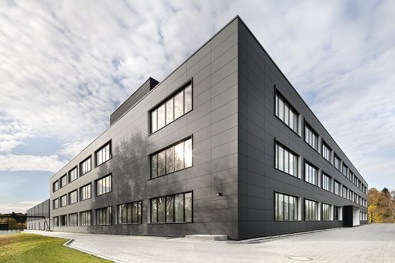 Das Bild zeigt das NIFE (Niedersächsisches Zentrum für Biomedizintechnik, Implantatforschung und Entwicklung) von außen.