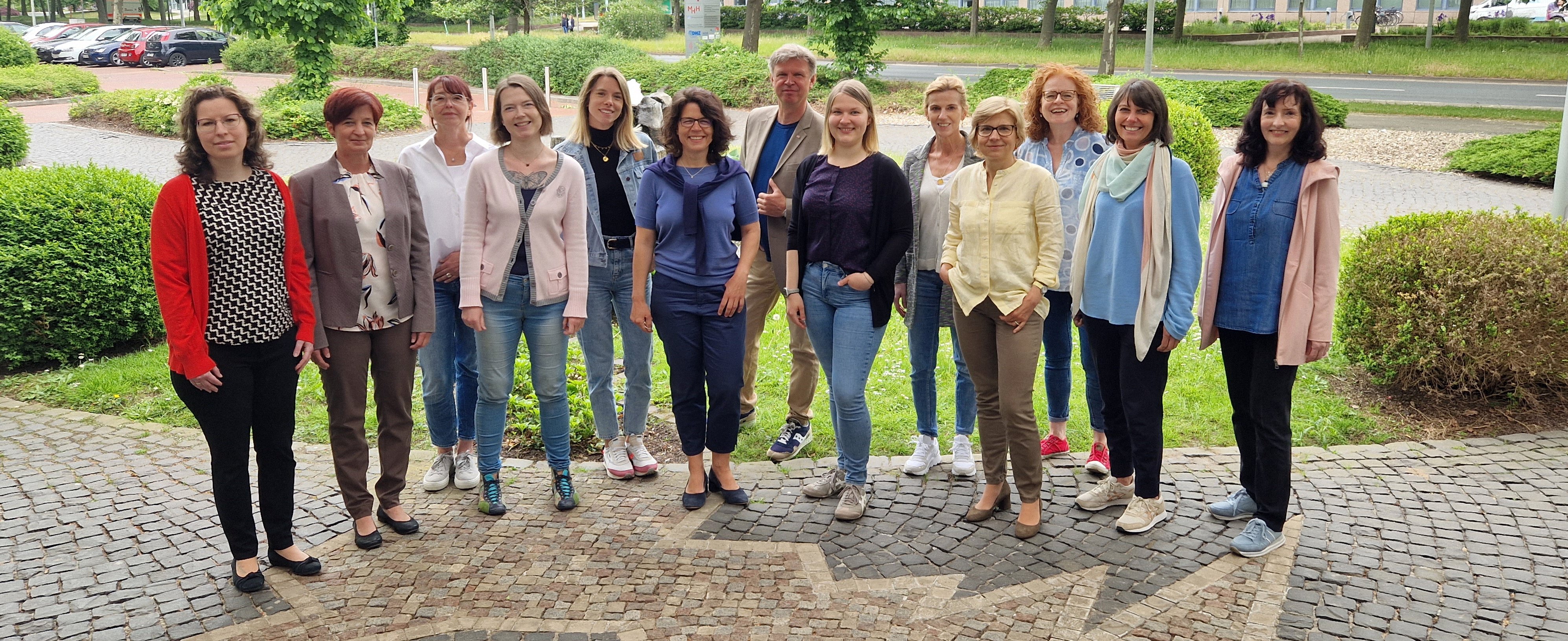 Gruppenfoto der Kommunikations-Abteilung der MHH, 12 Personen