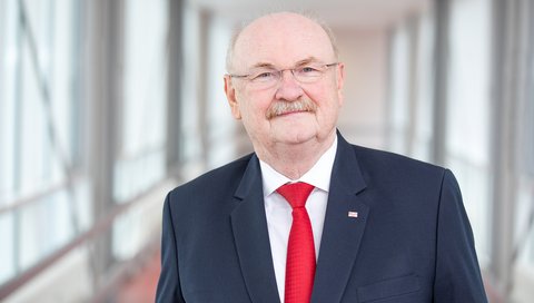 Portraitfoto von Professor Dr. Micheal P. Manns