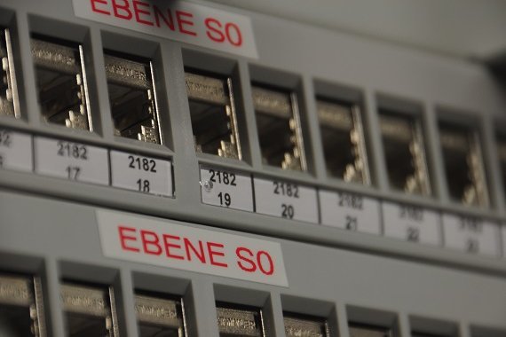 Das Teaserbild für das Sachgebiet Elektrotechnik Fernmeldeanlagen/Sondernalgen/Brandmeldetechnik zeigt einen Verteiler mit RJ45-Buchsen, die für die funktionierende Brandmeldetechnik essentiell sind. Copyright: Müller, Jörg/TGM/MHH