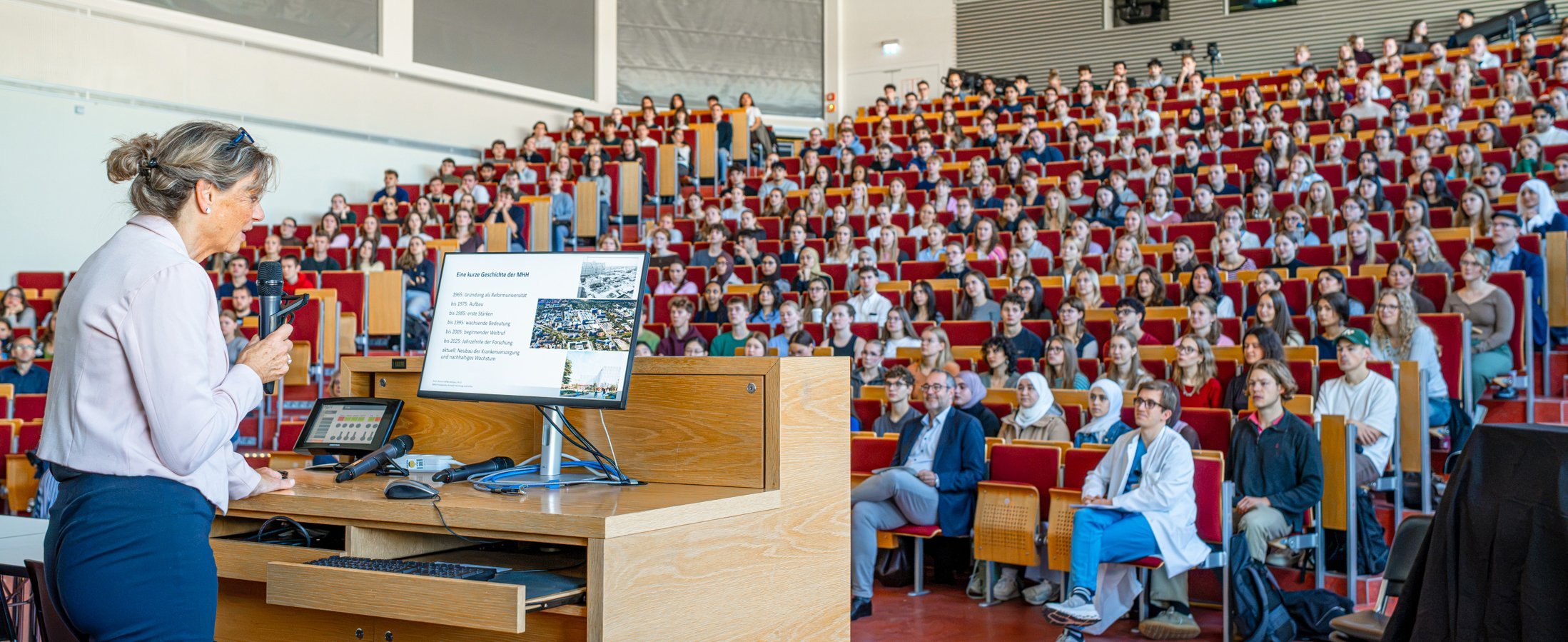 Voller Hörsaal. Copyright: André Schweigler/MHH 