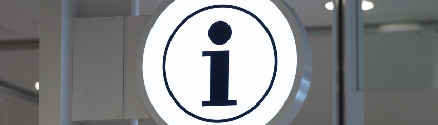 Zu sehen ist ein rundes Schild mit I wie Information.