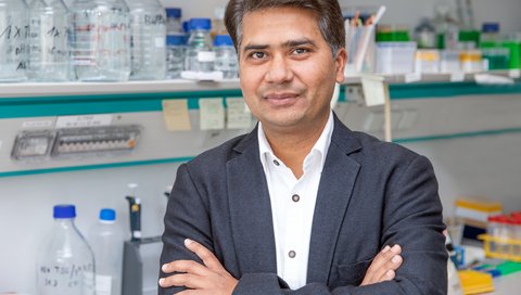 Delighted with his award: Heisenberg Professor Dr Amar Deep Sharma. Copyright: Karin Kaiser / MHH