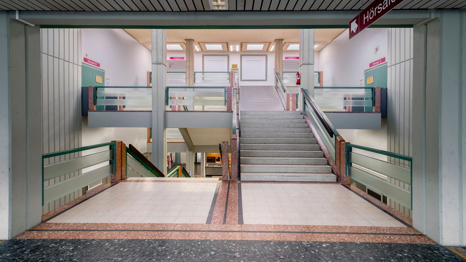 Flur Hörsaal A,B,C im J02 - Ebene 01