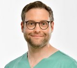 Portraitfoto von Constantin Junak. Copyright: Tom Figiel / Anästhesie / MHH