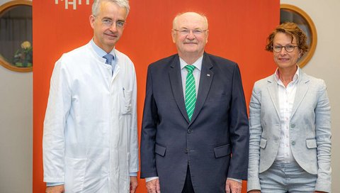 Das MHH-Präsidium mit den Professoren Frank Lammert und Michael Manns sowie Martina Saurin (von links)