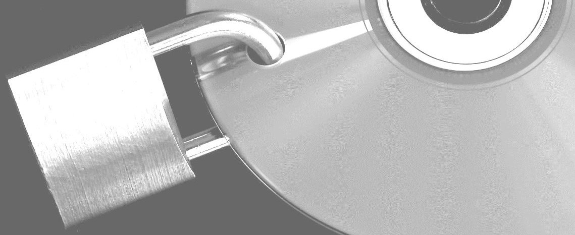 Copyright: Hebi B./Pixabay_a CD pierced with a padlock.