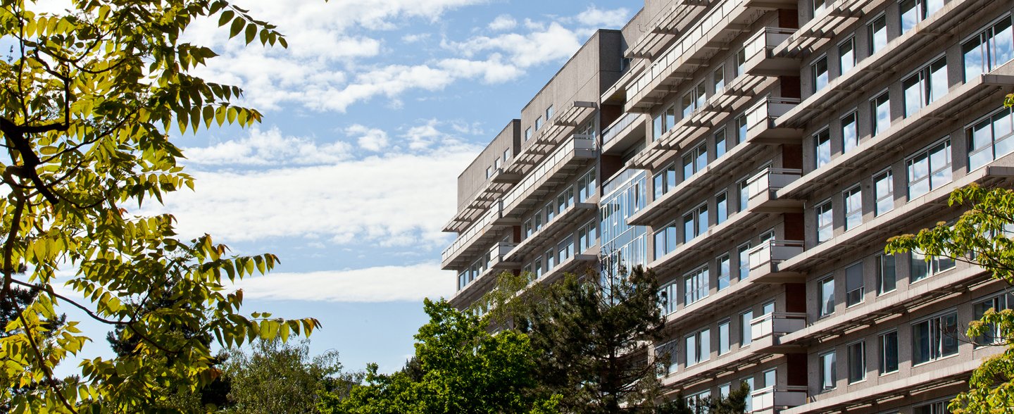 The MHH's central ward block from the outside