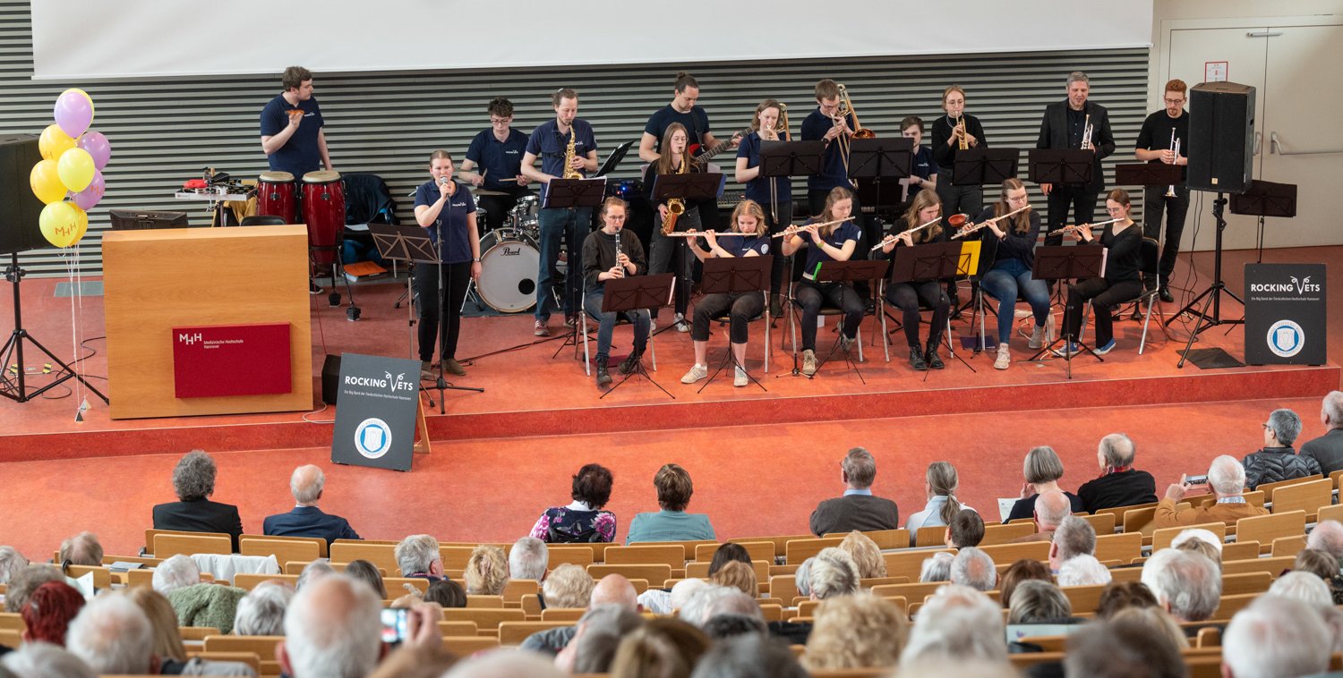 Big Band in der Totalen 