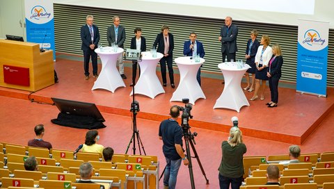 Professor Şahin beantwortet Fragen der Journalisten