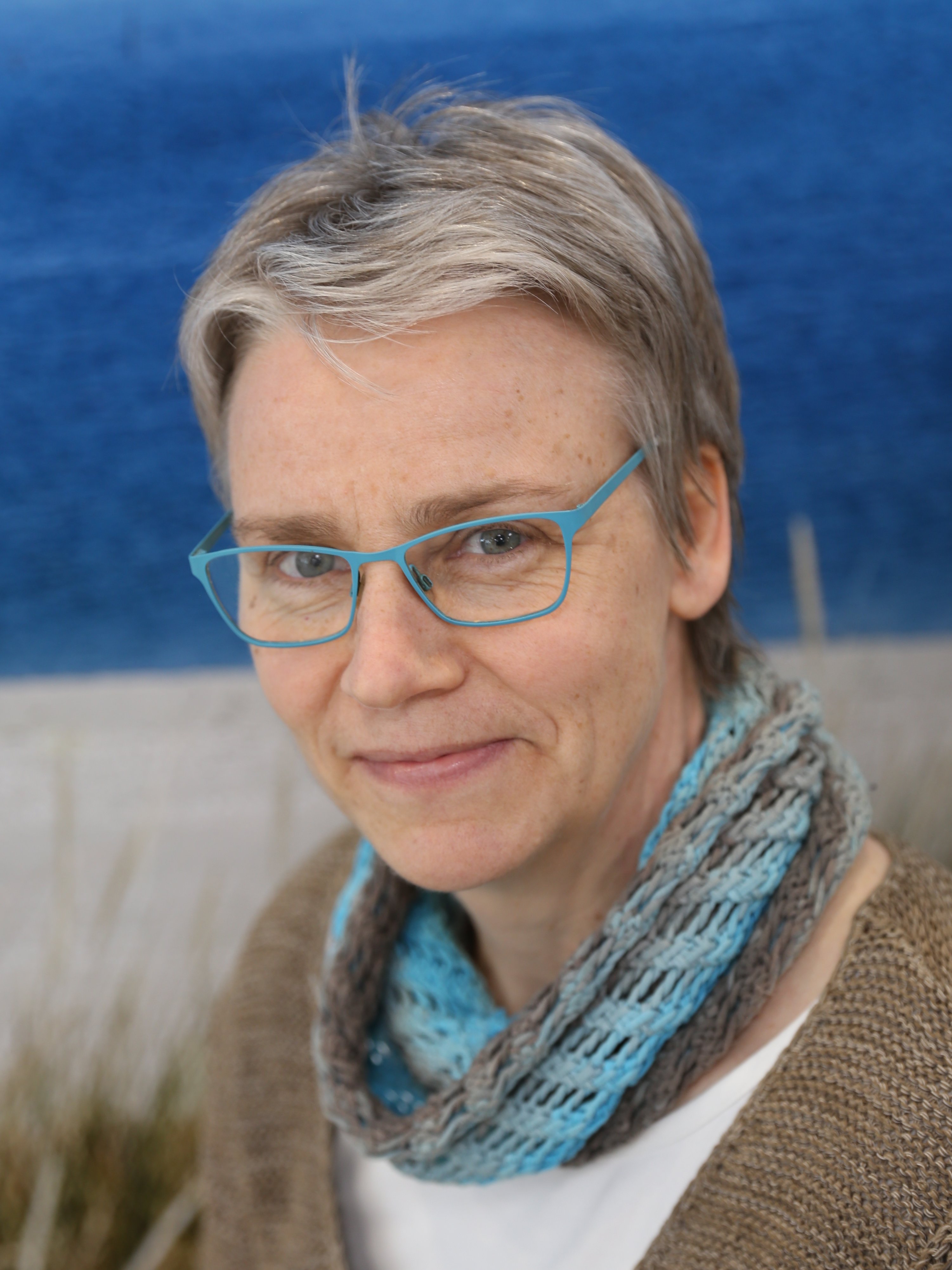 Frau mit kurzen weiß-blonden Haaren und Brille copyright: Schlüter, Katrin Päd. Diätetik MHH
