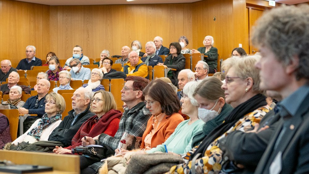 Blick in den vollen Hörsaal