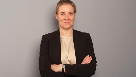 Portraitfoto einer jungen Frau