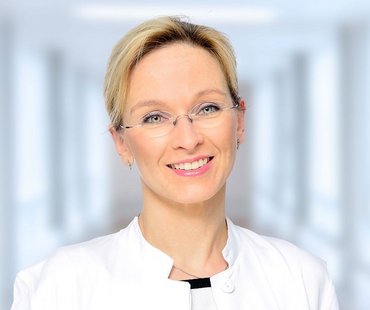 Picture of Karen Olsson. 