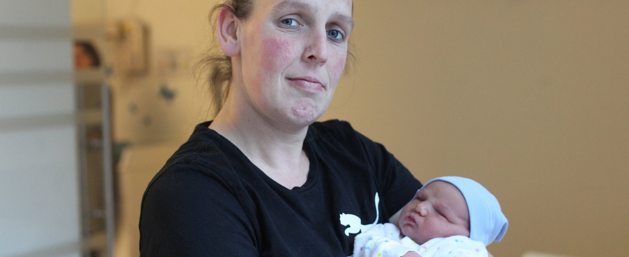 Mutter Kerstin mit Fabian Bastian in den Armen