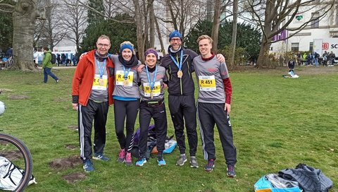 Teamfoto von den Läufer_innen des Hannover-Marathons