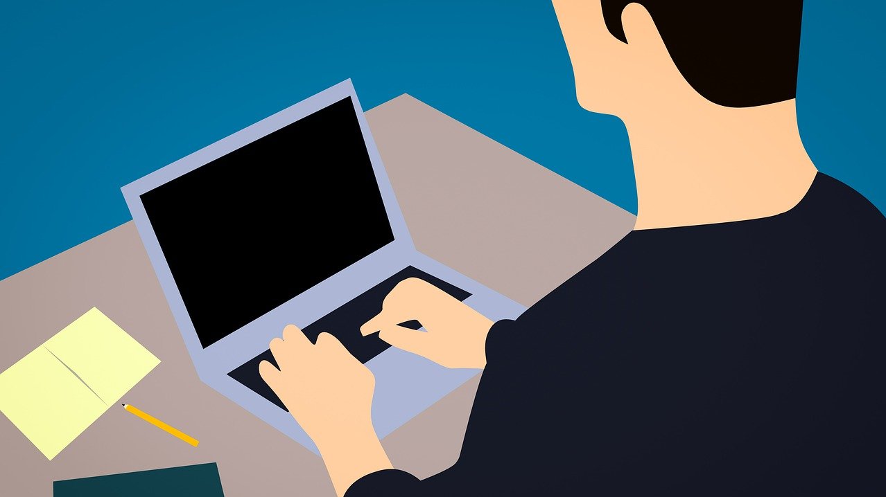 Eine Zeichnung, die eine männliche Person an einem Schreibtisch sitzen zeigt. Die Person tippt auf einem Laptop. 