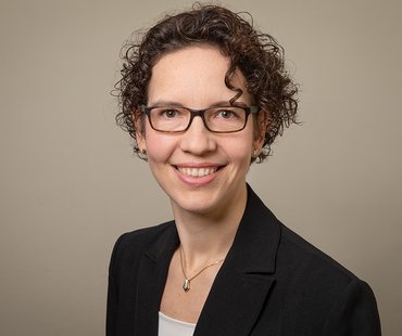 Portraitfoto von PD Dr. med. Landwehr-Kenzel. 