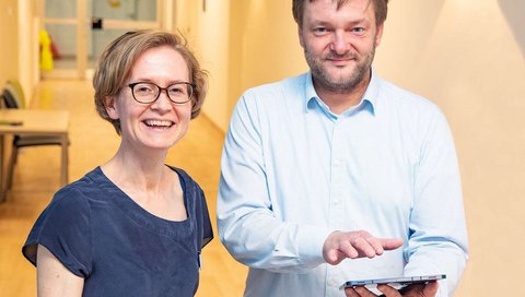 Professor Dr Anna-Maria Dittrich and Dr Matthias Gietzelt standing in the outpatient clinic of the MHH Children's Hospital.