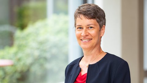 Ein Portraitbild von Professorin Dr. Françoise Routier. 