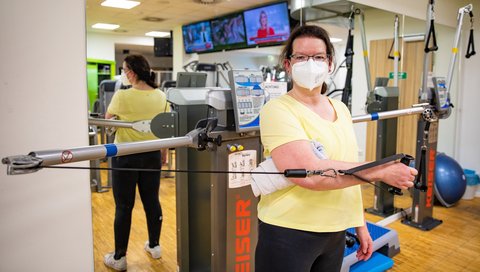 Susanne Luther-Wolf im Sportraum der Sportmedizinan der MHH