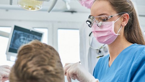 Dental students at MHH.