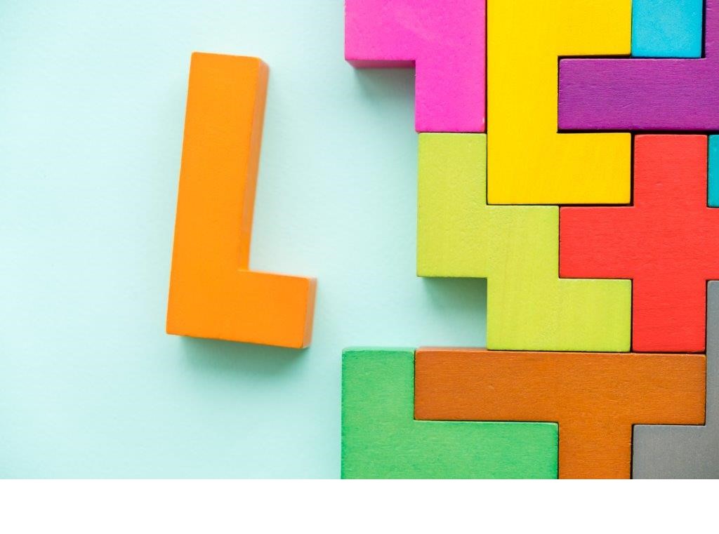 Copyright: AdobeStock, yavdat /Institut für Allgemeinmedizin und Palliativmedizin/MHH Mehrere bunte zusammenpassende und teils zusammengesetzte Holzbauklötze.