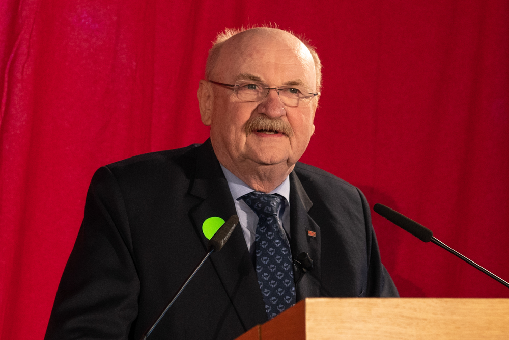 © Annika Morchner, MHH Professor Manns am Rednerpult