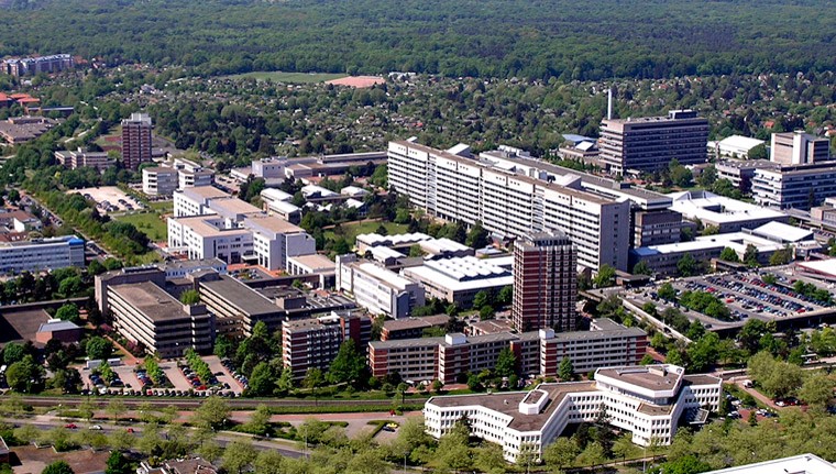 Luftbild der MHH mit dem Gebäude KWA3 im Vordergrund
