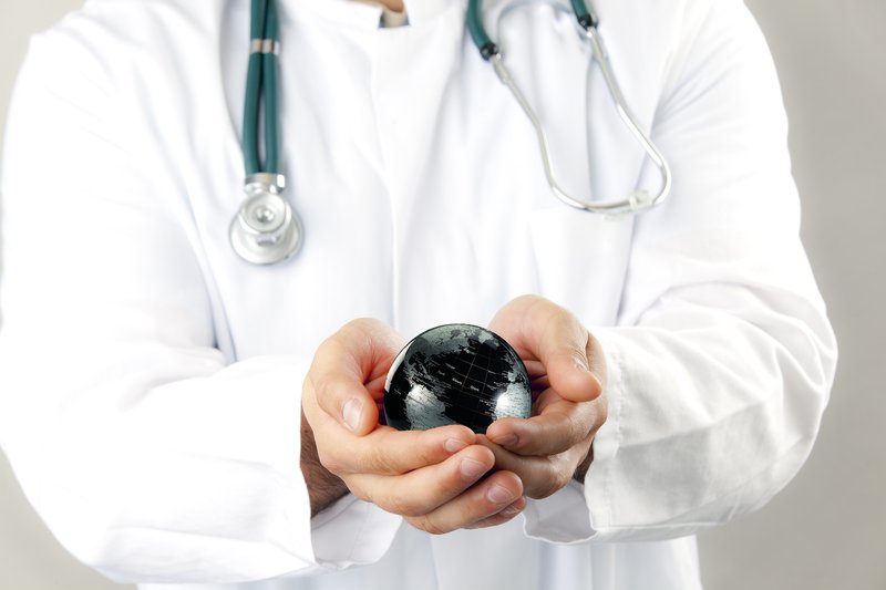 copyright K. Kaiser, MHH picture of medical doctor holding a ball resembling the world