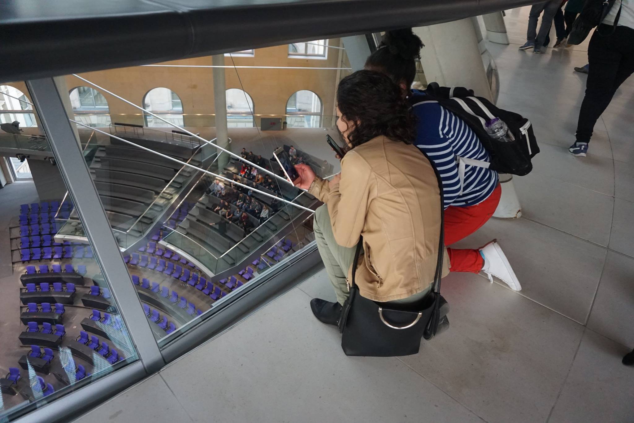 picture of two students in Reichstag Berlin 