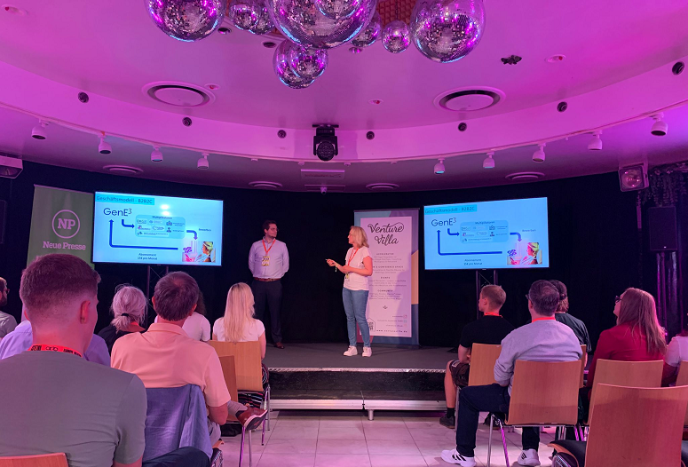 Dr. Beate Vajen auf der UNLEASH Bühne präsentiert die GenE-App