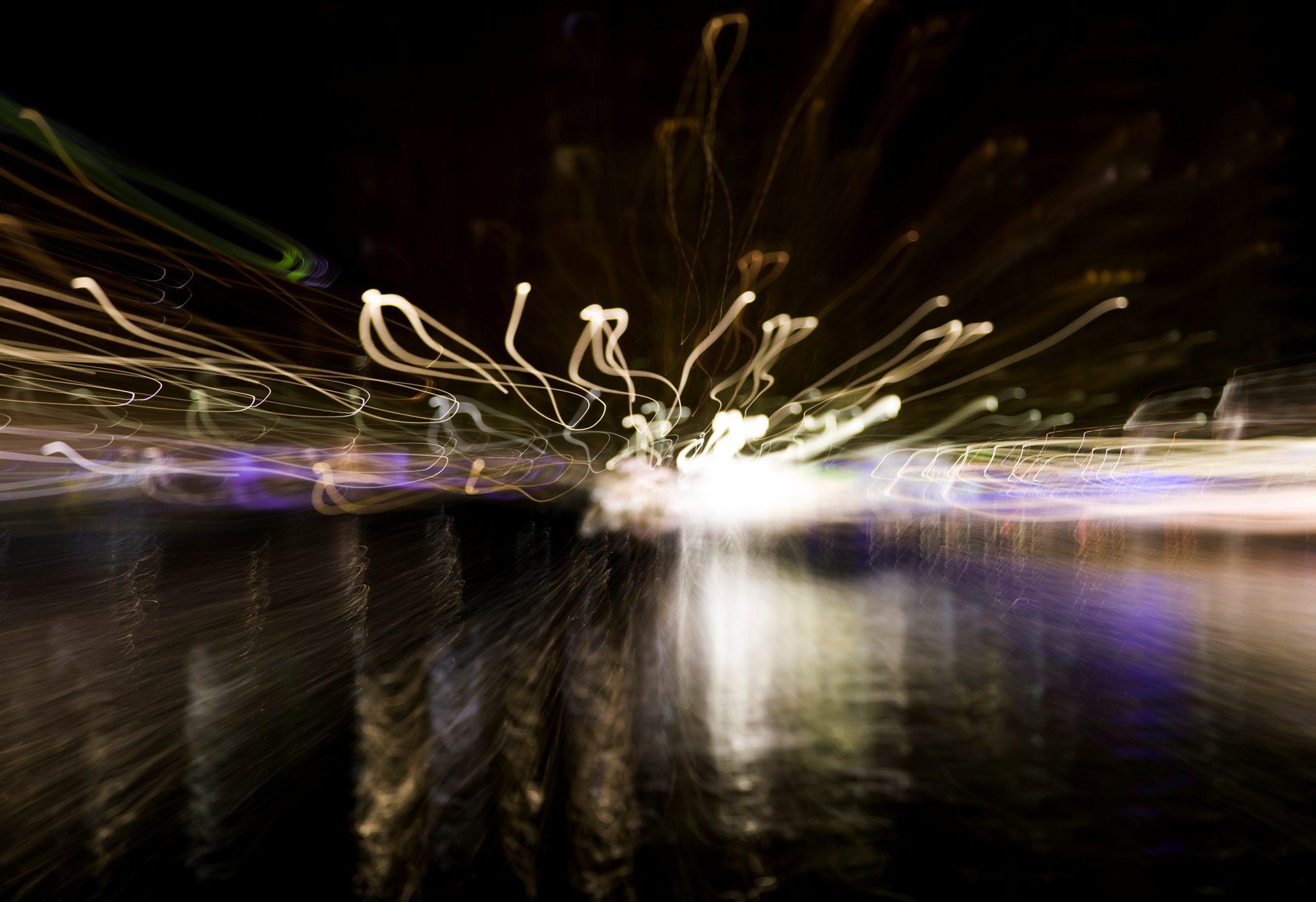 Blurred-Lights-at-Night_by-FreePik