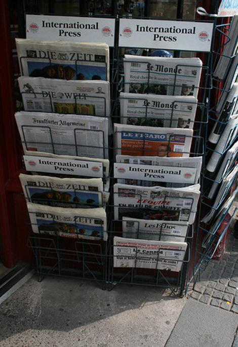 newspapers © Gary Thomson Zeitungsständer