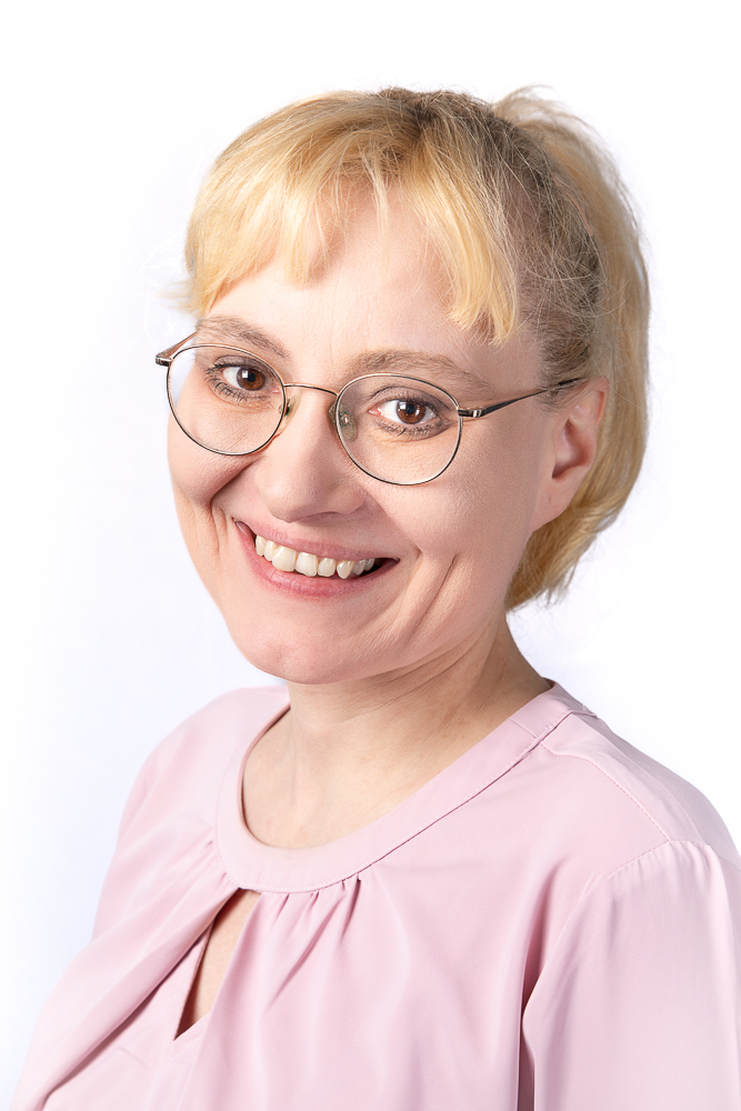 Photograph of Jana Nissen, executive assistant of the institute
