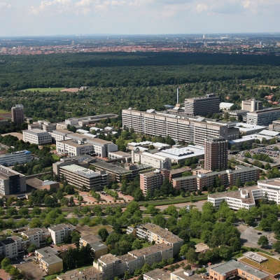 Campusaufnahme aus der Luft.