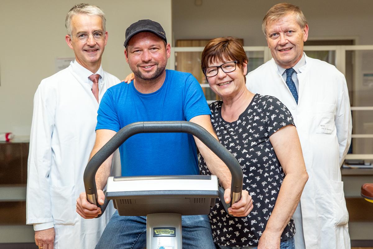 (von links) Professor Lammert, Jens L., Heike L., Professor Klempnauer. Copyright: Karin Kaiser/MHH