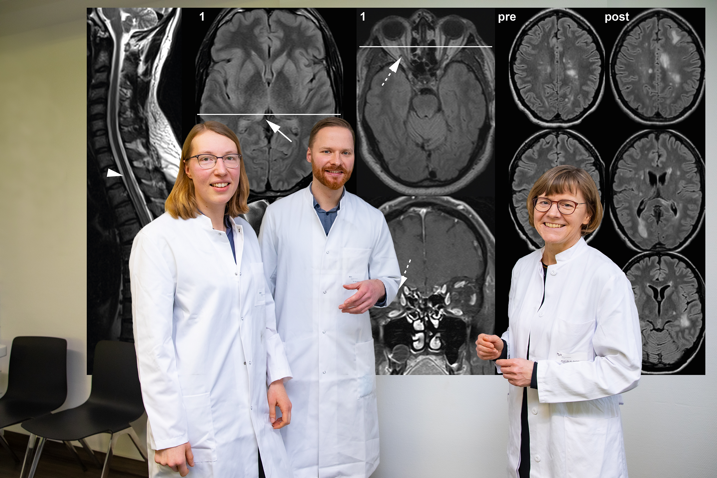 Franziska Bütow, Dr. Hümmert und Professorin Trebst, alle drei in weißem Kittel, stehen vor einer großen Aufnahme des Gehirns.