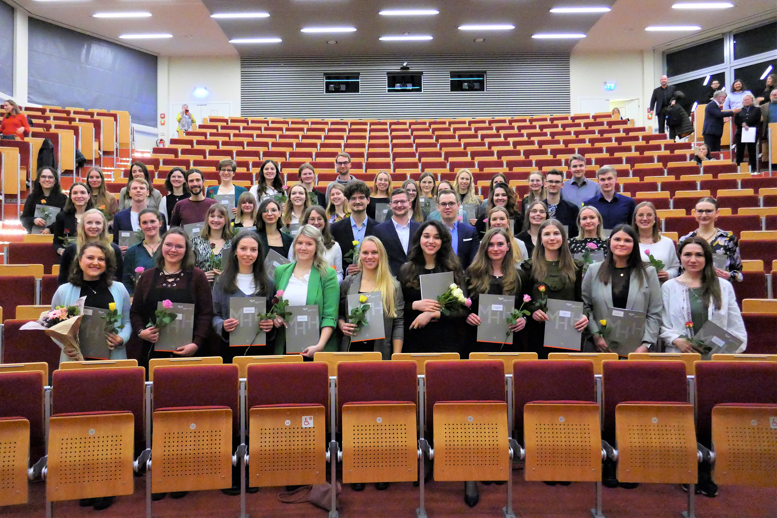 Graduates of the three biosciences Master's programmes receive their Master's certificates in person in an MHH lecture theatre. 