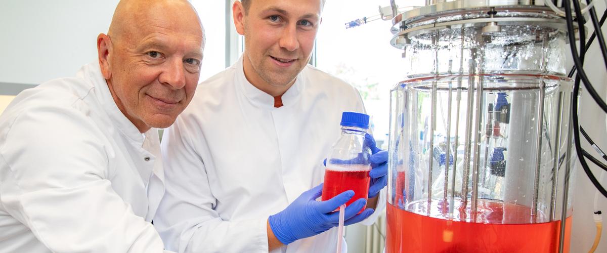 Two men in a laboratory. 