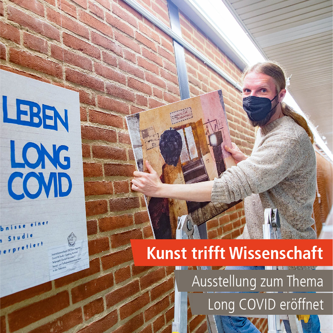 Künstler Christian Bröhenhorst längt eine Collage zum Thema Long COVID an die Wand im Kunsthang der MHH.