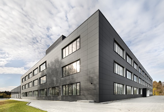 Das Bild zeigt das NIFE (Niedersächsisches Zentrum für Biomedizintechnik, Implantatforschung und Entwicklung) von außen.