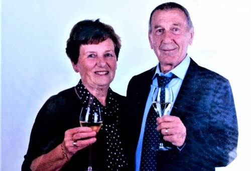 Freude beim Ehepaar Helga und Heinz T. über die erreichten 30 Jahre HTx. Copyright: privat
