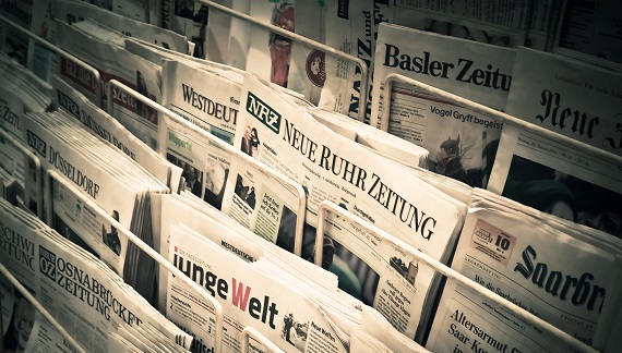 Viele Zeitungen in einem Zeitungsständer, Copyright: Free-Photos/Pixabay