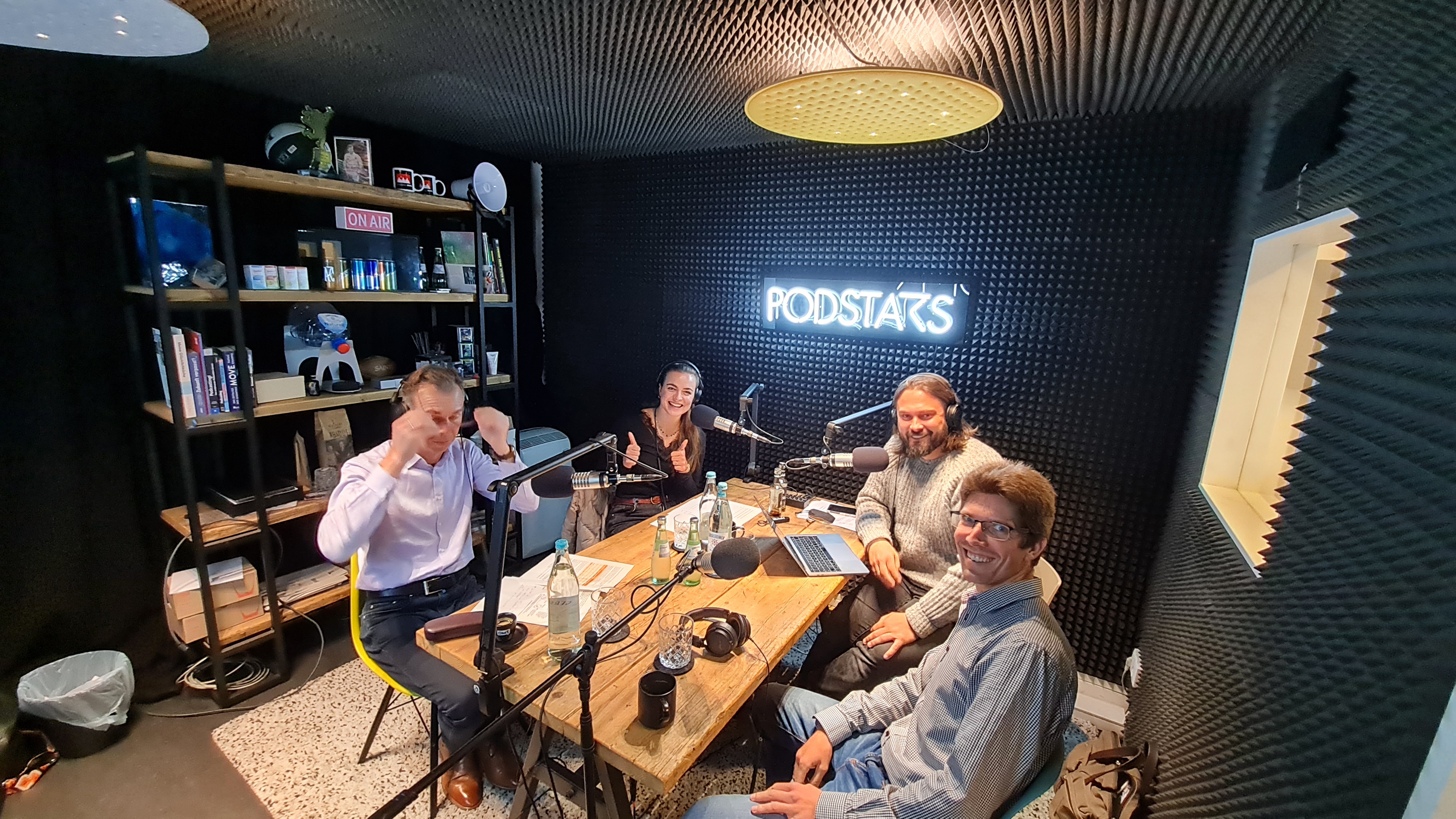 Prof. Ponimaskin und Dr. Wirth mit Julia Rothmoser und Achim Sam im Podstars Studio Hamburg